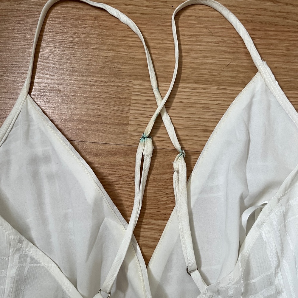 LF White flowy romper - Picture 6 of 11